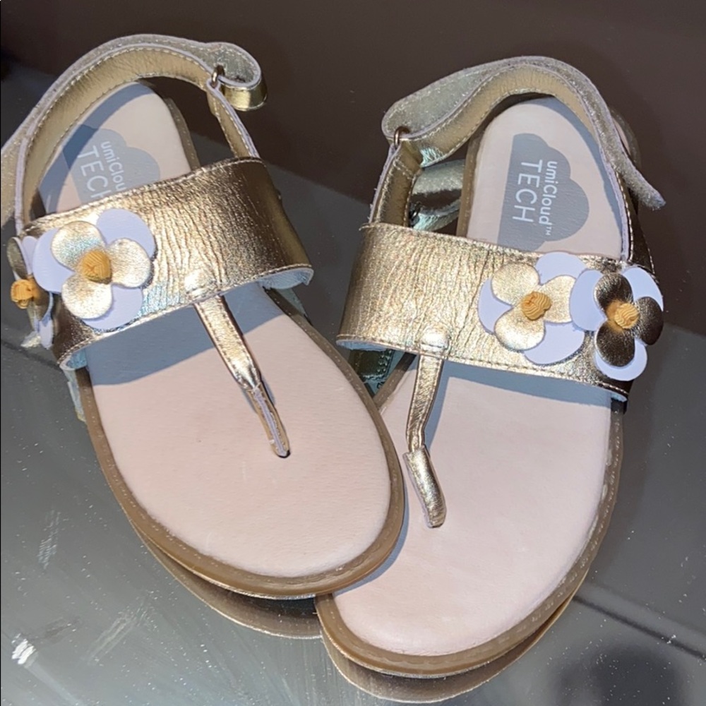 Kids Sandals size 3 never worn